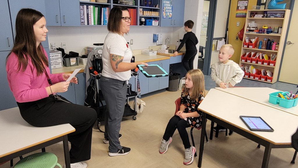 (L-R) Lincoln Elementary Community School teacher Mihya Baker and ASD-W Digital Learning Lead Yvette Seeley-Jones distribute tablets to students.